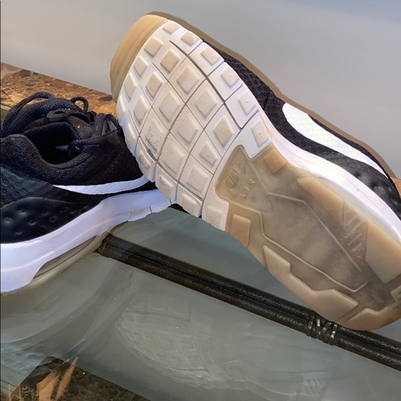 Black Nike Air shoes - Picture 5 of 8